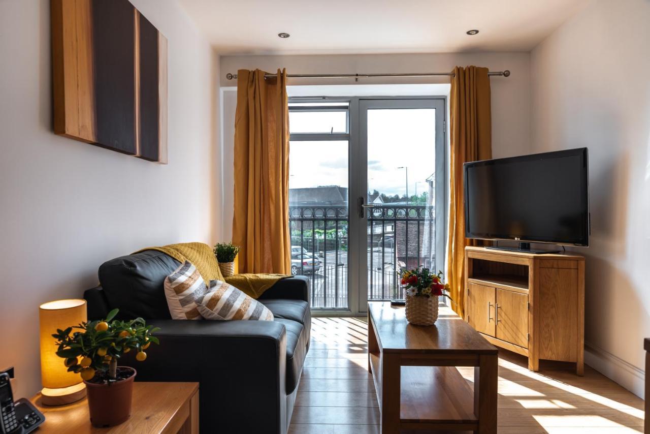 The Old Library - Modern Apartment With Rooftop Terrace Near The Train Station Newbury  Dış mekan fotoğraf