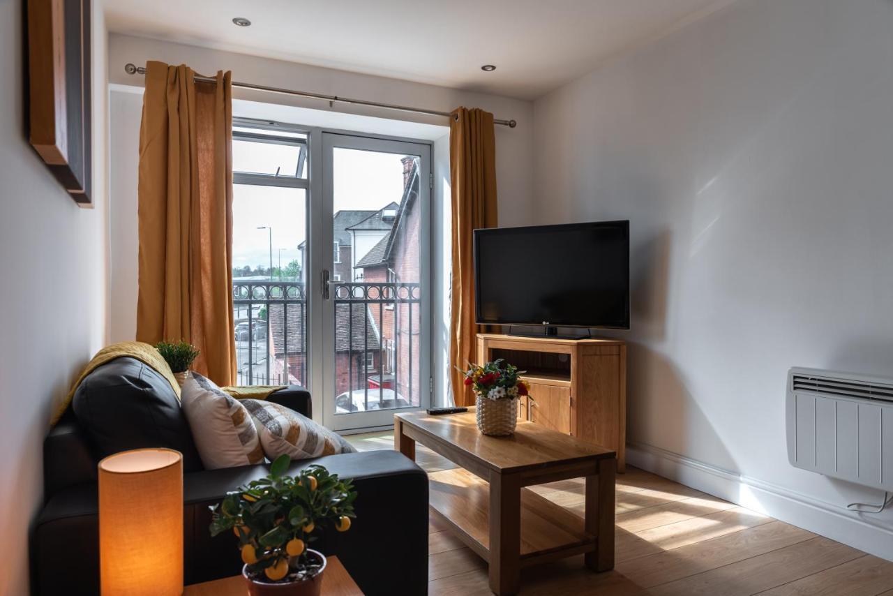 The Old Library - Modern Apartment With Rooftop Terrace Near The Train Station Newbury  Dış mekan fotoğraf