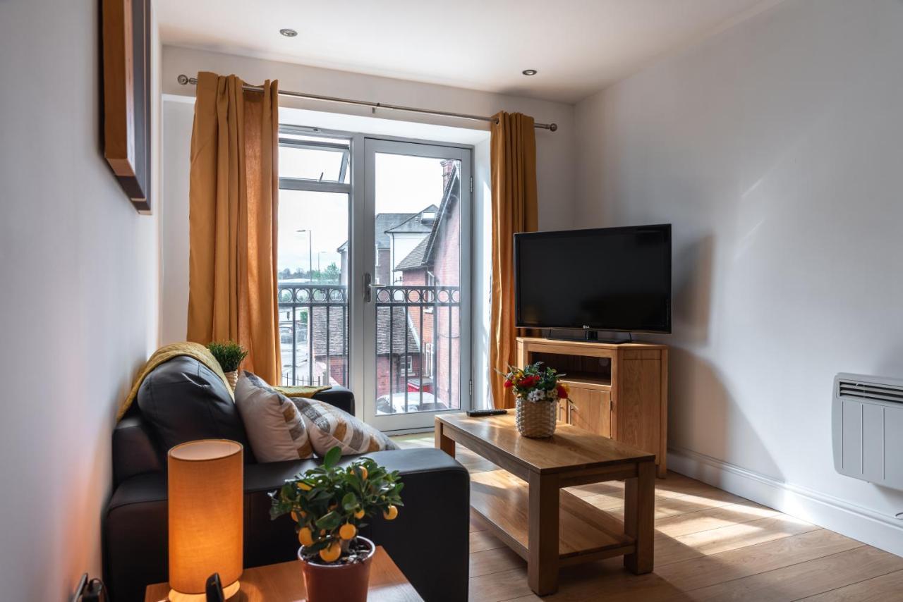 The Old Library - Modern Apartment With Rooftop Terrace Near The Train Station Newbury  Dış mekan fotoğraf