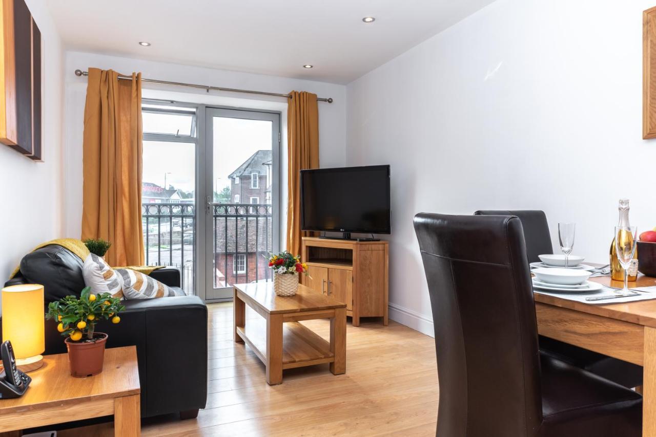 The Old Library - Modern Apartment With Rooftop Terrace Near The Train Station Newbury  Dış mekan fotoğraf