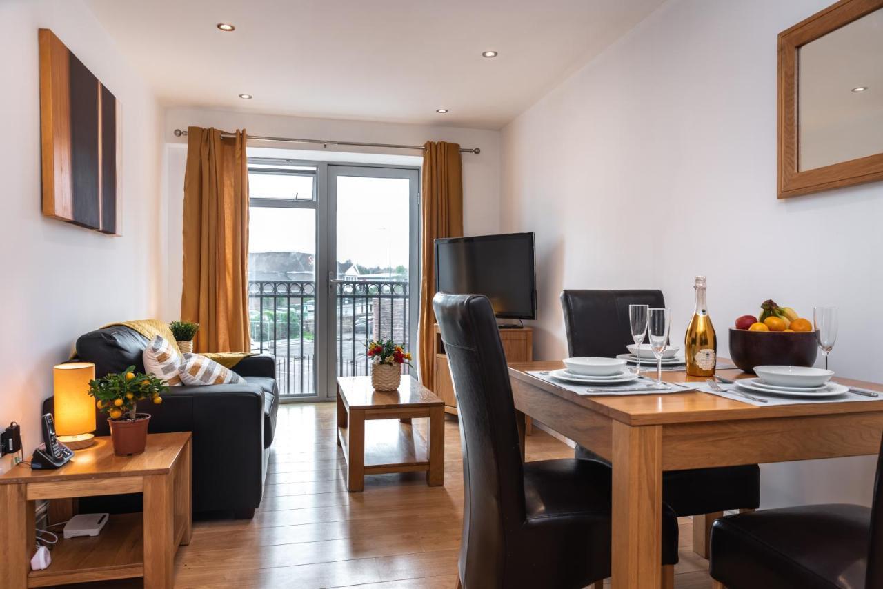 The Old Library - Modern Apartment With Rooftop Terrace Near The Train Station Newbury  Dış mekan fotoğraf