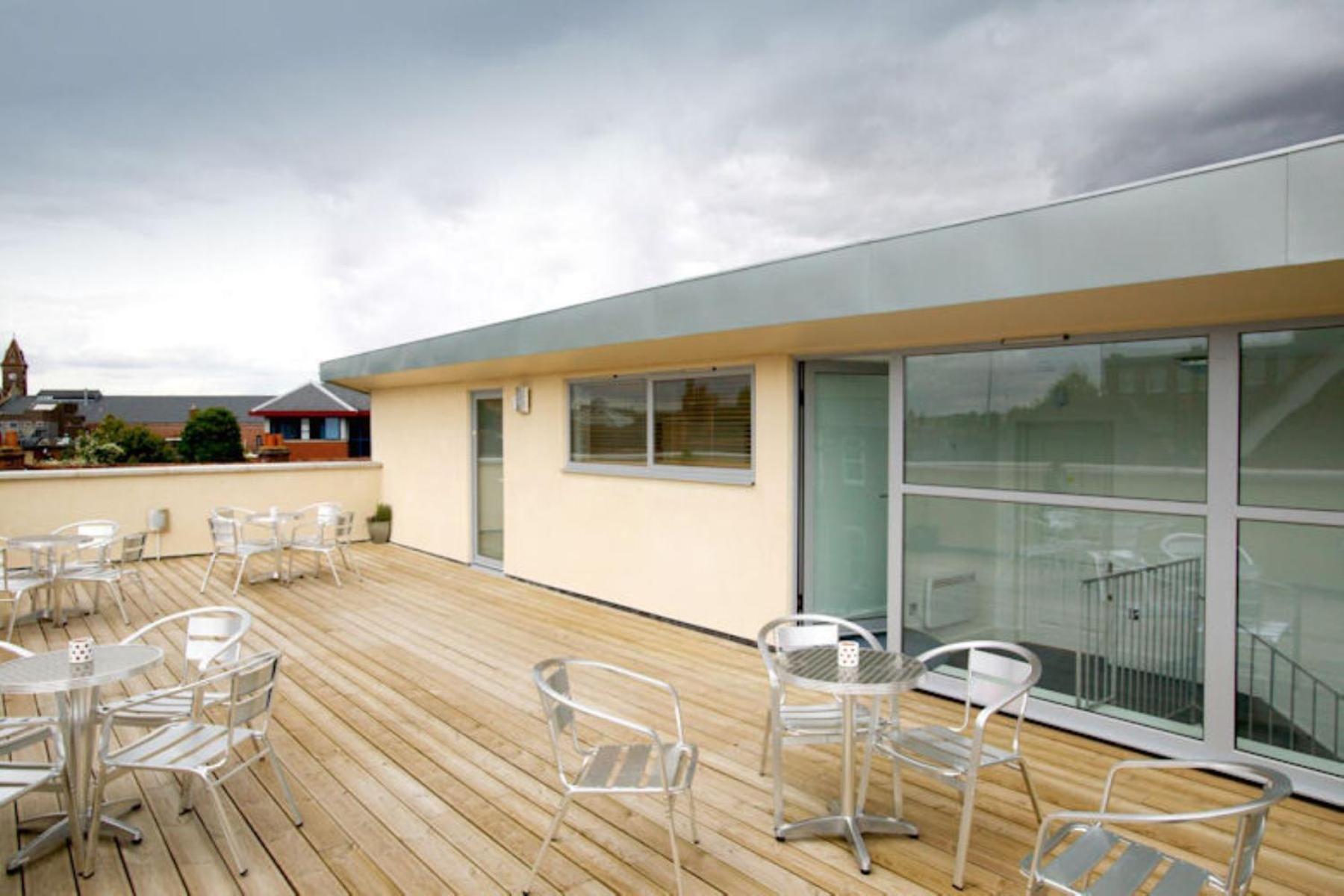 The Old Library - Modern Apartment With Rooftop Terrace Near The Train Station Newbury  Dış mekan fotoğraf